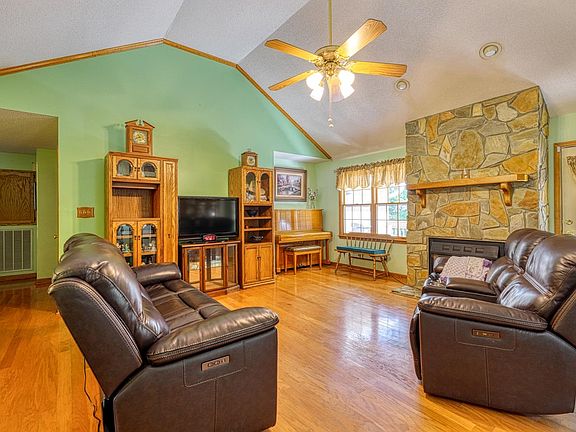 3rd image of 366 Shallowford Dr