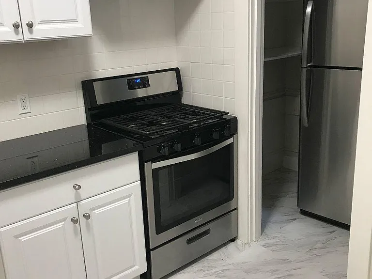2901 Washington St #4 — Photo 5