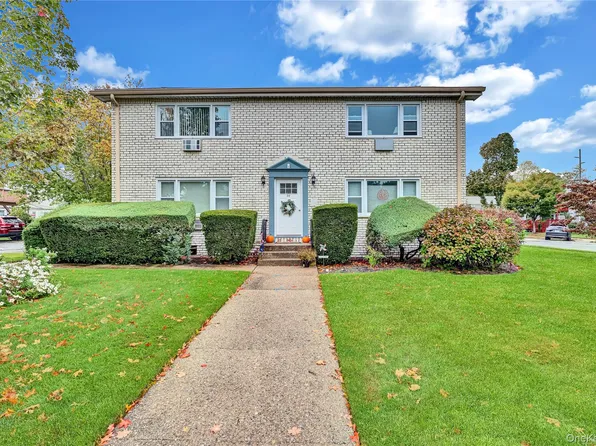 20 Toehee Place #2B, Islip, NY 11751