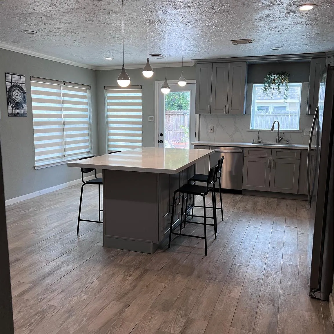 3 bed, 2.0 bath, 1626 sqft, $1,700 — Photo 4