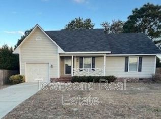3330 Crosswinds Dr, Hope Mills, NC 28348
