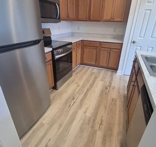635-675 Woodbrook Dr — Photo 2