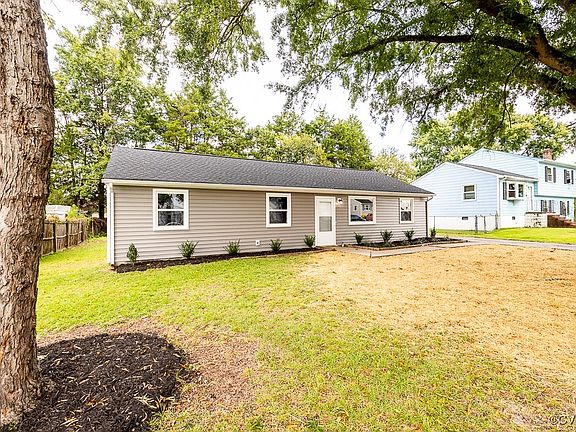 2nd image of 4007 Williamsburg Dr