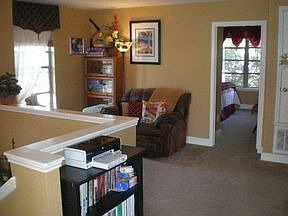 4th image of 102 E Wildflower Blvd