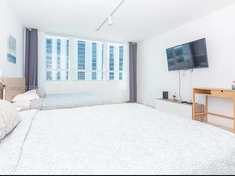 5445 Collins Ave #1108 — Photo 12