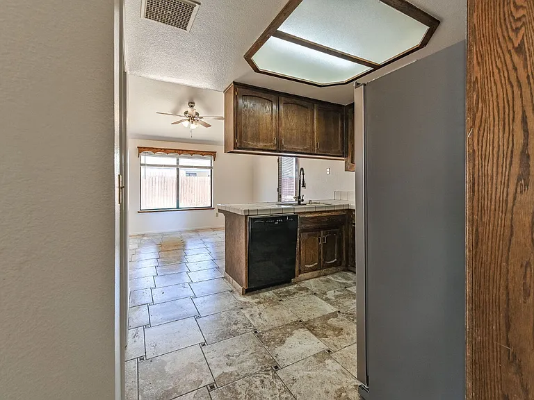 315 Reese St — Photo 11