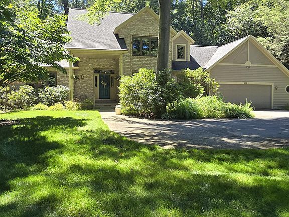 2nd image of 913 W Wellington Ct
