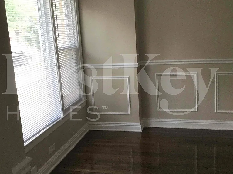 8044 S Maplewood Ave — Photo 2