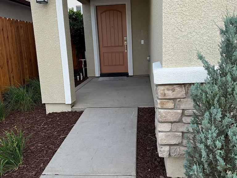 458 Peppercorn Dr — Photo 2