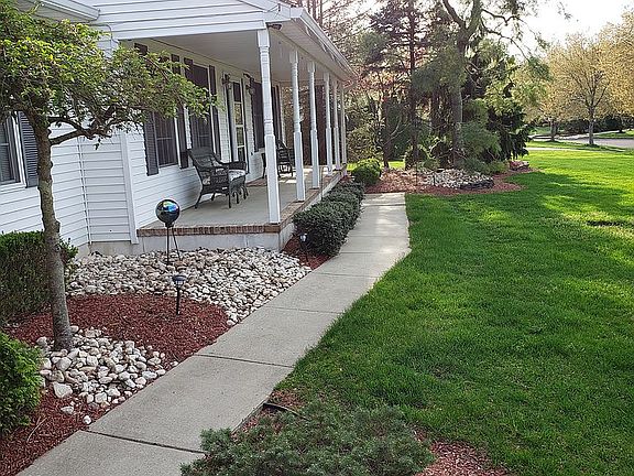 4th image of 9 Lauren Ln