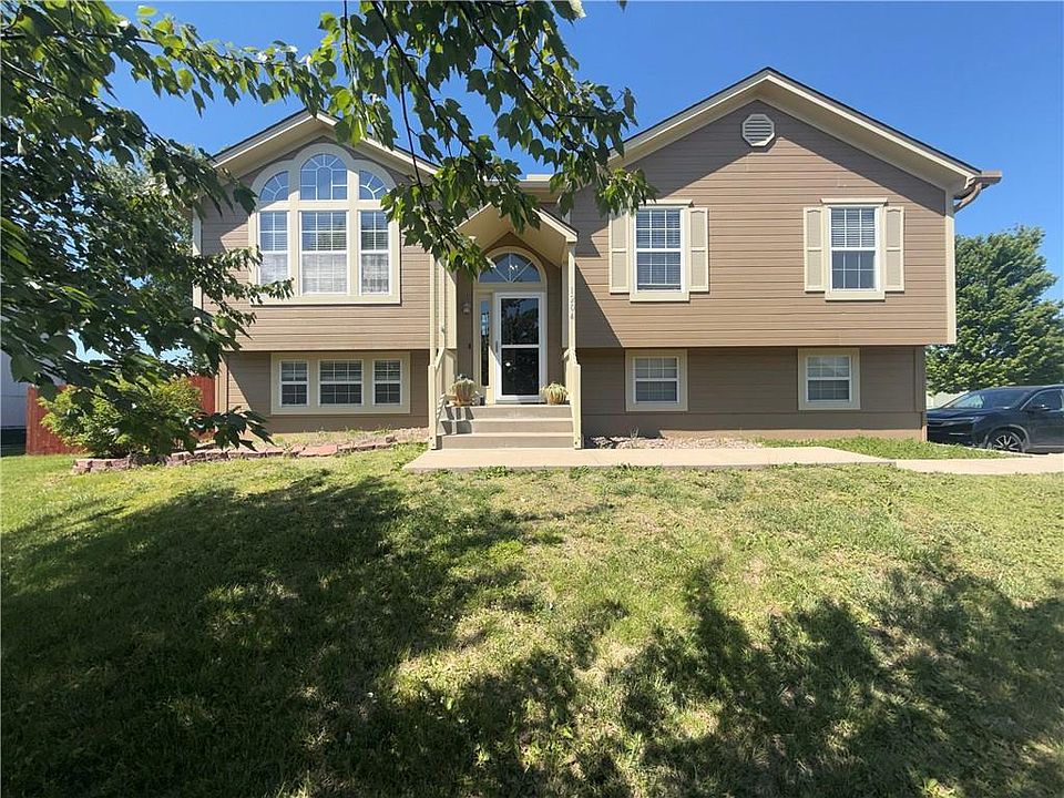 1st image of 1204 Dogwood Dr
