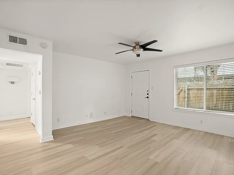2020 S Congress Ave #A2102 — Photo 9