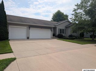 1501 Limestone Ct, Mason City, IA 50401