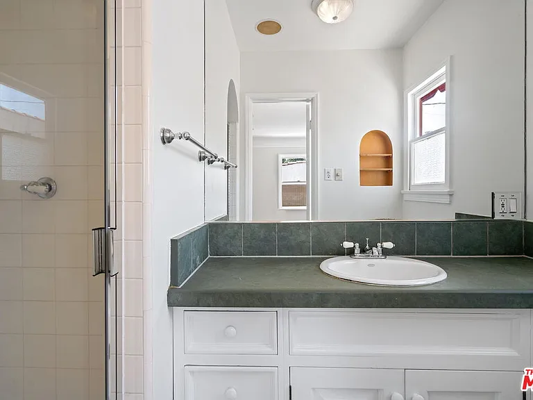 2347 Glendon Ave — Photo 11