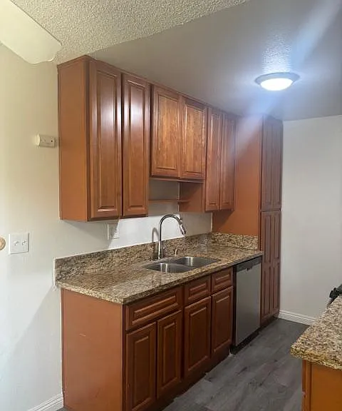 Raymond Manor — Photo 21