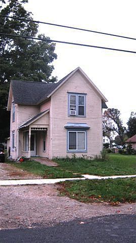 1st image of 215 W Burr Oak St