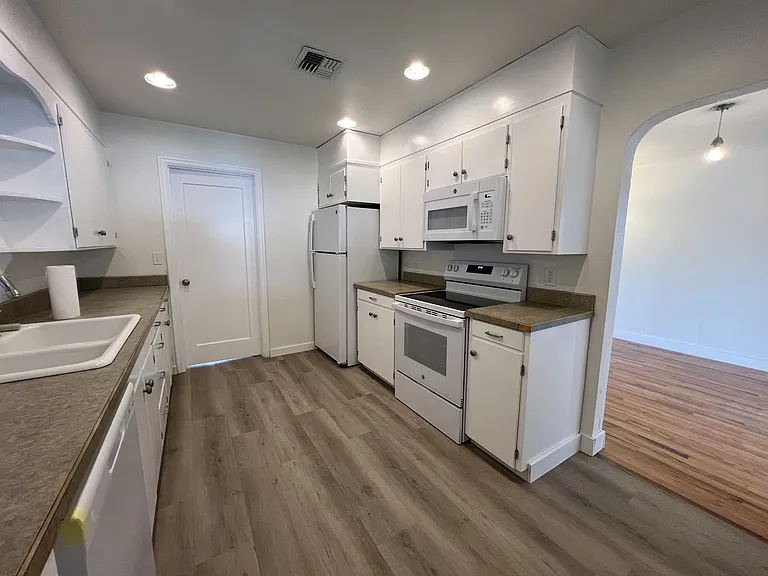 540 Tangent St — Photo 8