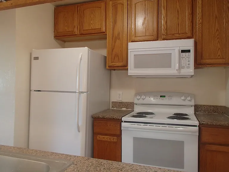 79 Villa Cir — Photo 2