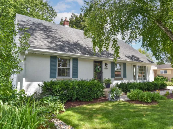 7530 N Fairchild ROAD, Fox Point, WI 53217