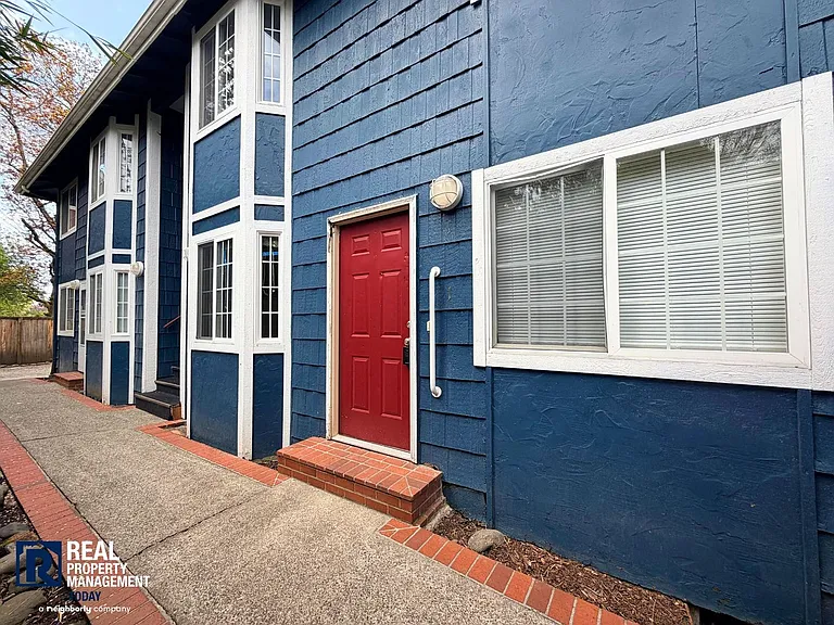 630-632 S State St Tacoma — Photo 3