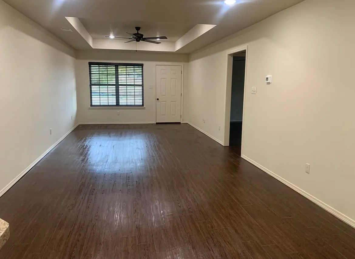 3 bed, 1200 sqft, $1,100 — Photo 4