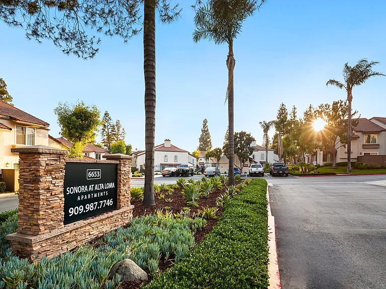 Sonora at Alta Loma — Photo 16