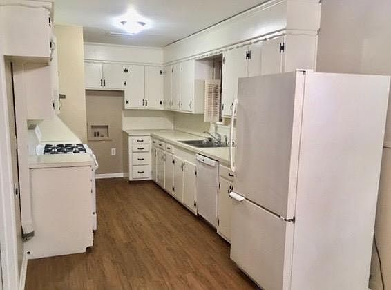 SPACIOUS KITCHEN