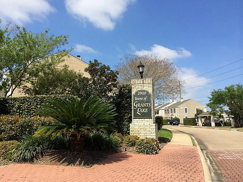2 bed, 1.5 bath, 1110 sqft, $1,600 — Photo 1