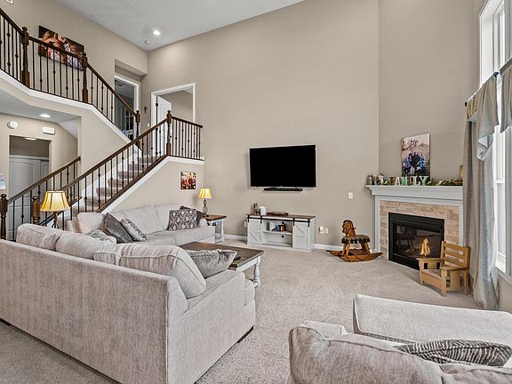 2nd image of 610 Paradise Ct