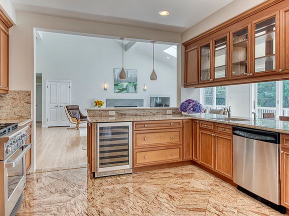 4th image of 1 Goose Glen Ct