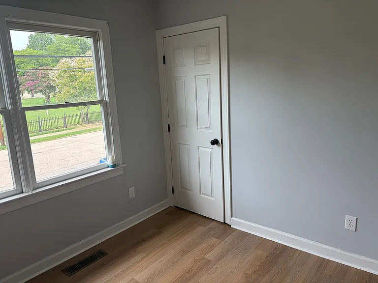 526 E Hargett St — Photo 11