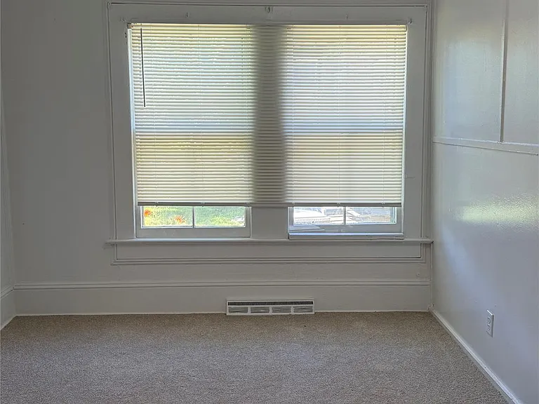 240 Jersey Ave — Photo 15