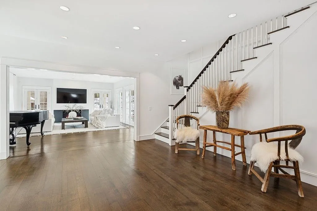 5 bed, 7.5 bath, 6000 sqft — Photo 2