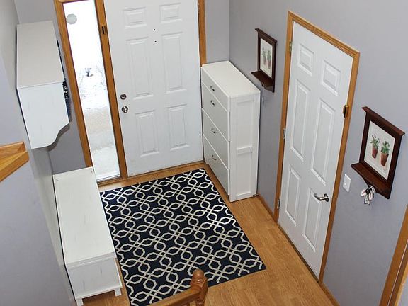 3rd image of 809 Popplewood Ct