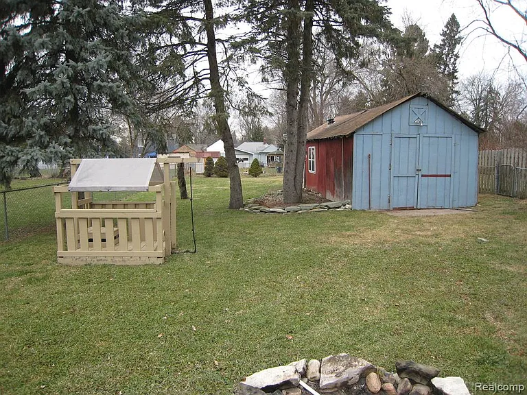 3153 Bessie St — Photo 15