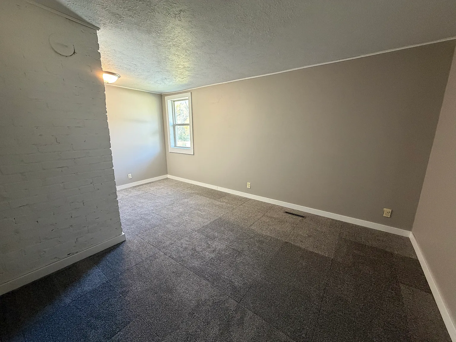 2 bed, 820 sqft, $925 — Photo 2