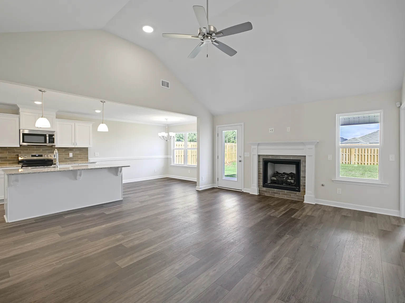 p337 8850 Snelling Drive - 1 — Photo 4