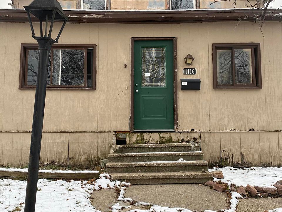 2nd image of 1116 Elm St