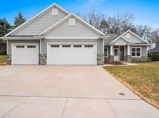 355 Heidelberg Ct, Green Bay, WI 54302