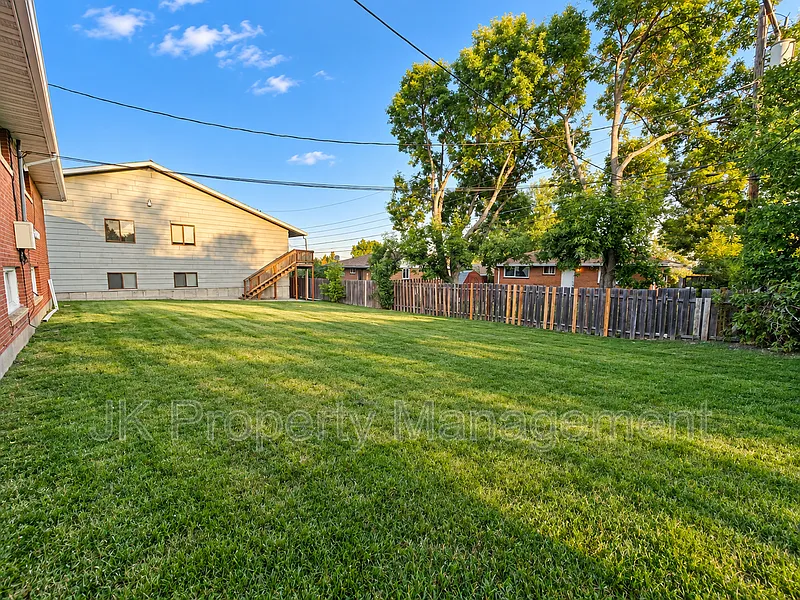 2 bed, 1.0 bath, 925 sqft, $1,195 — Photo 3
