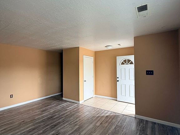 5th image of 304 Heiland Rd