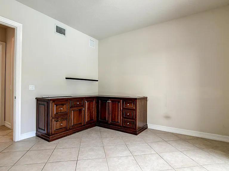 670 Edgebrook Ln — Photo 23