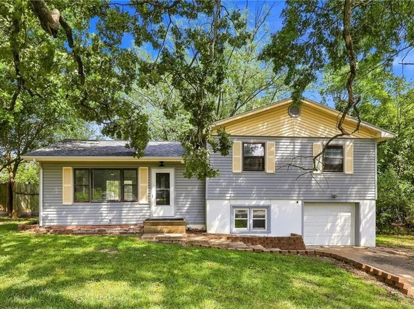 806 S Washington Ave, Knob Noster, MO 65336