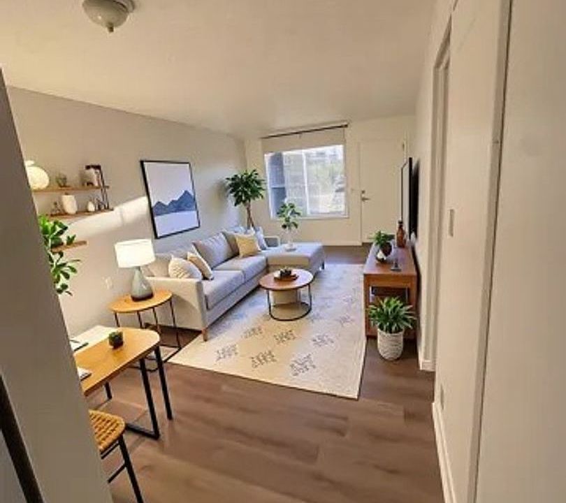 1st image of 921 University Ave #22