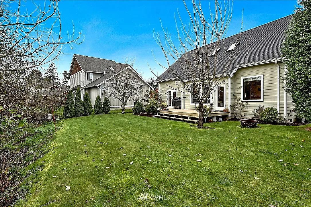4 bed, 2.5 bath, 2100 sqft, $3,300 — Photo 2