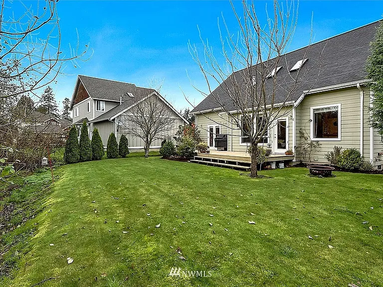 4463 Castlerock Dr — Photo 2