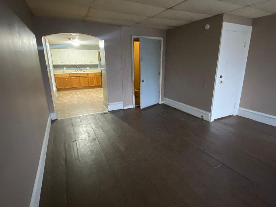 2nd image of 304 High St #4
