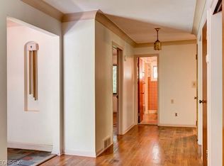 38180 Ridge Rd, Willoughby, OH 44094