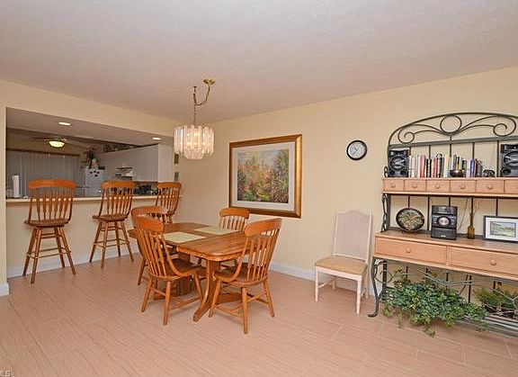 3rd image of 4210 Looking Glass Ln #4211