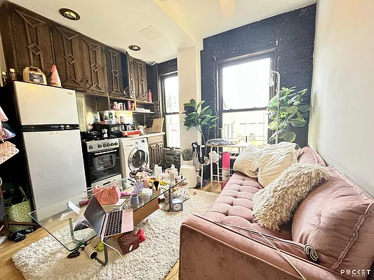 Rented by PocketBroker Inc | media 2